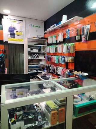 Traspaso con local comercial de reparación móviles