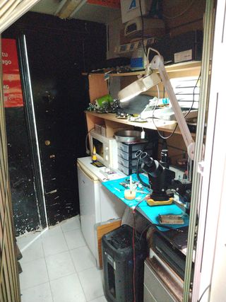 Traspaso con local comercial de reparación móviles