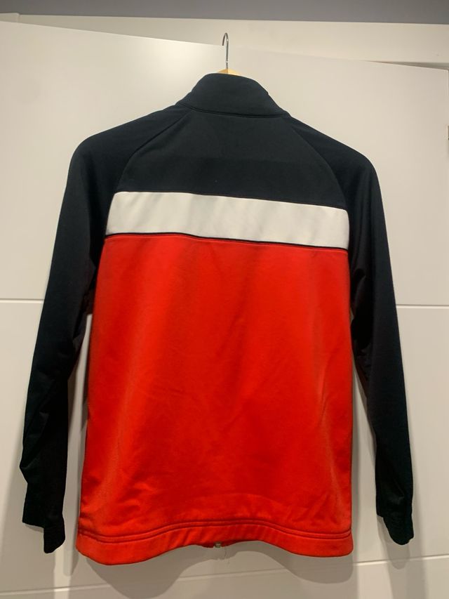 Sudadera Nike Negra y Roja, talla12-13 años,L niño