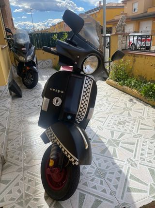 Vespa 200 DN Negra