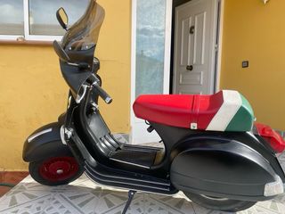 Vespa 200 DN Negra