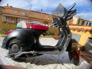Vespa 200 DN Negra