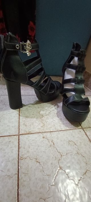 Décolleté con plateau nere