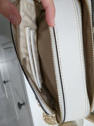 Bandolera Guess Blanca y Dorada