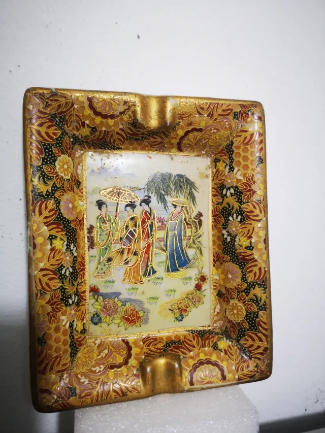 Cinzeiro de cerâmica chinesa pintado à mão