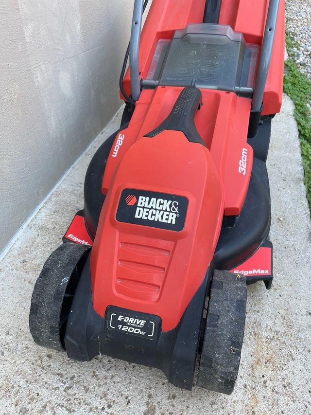 Cortacésped Black+Decker E-Drive 32cm