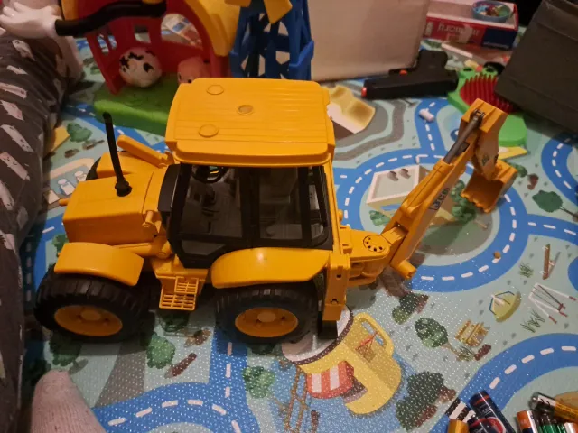 Excavadora JCB amarilla de juguete