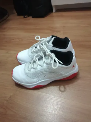 Zapatillas Jordan Blancas Talla 37.5