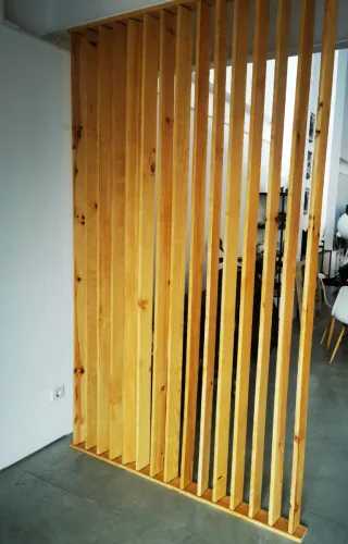 Separador de ambientes de madera