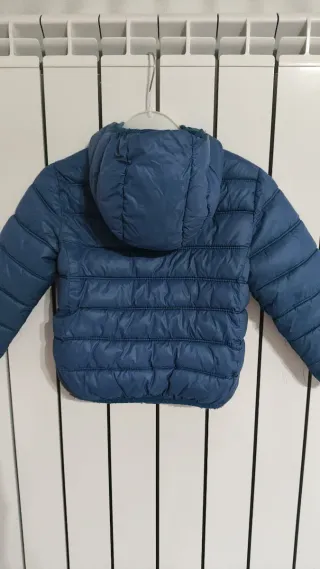 Giubbotto imbottito blu con cappuccio