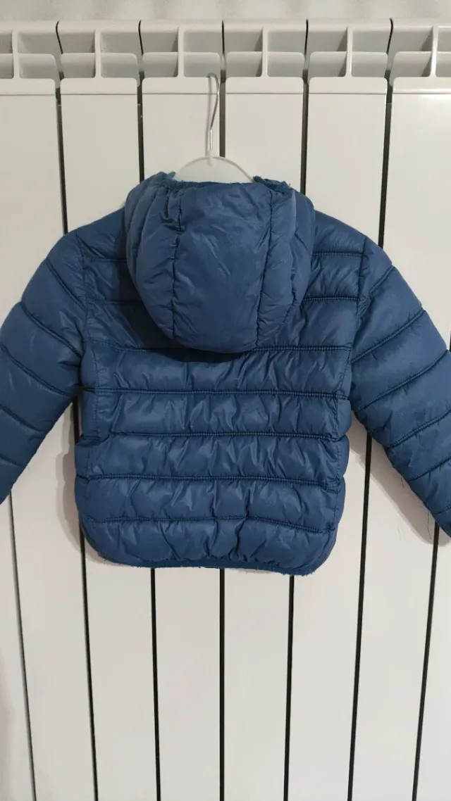 Giubbotto imbottito blu con cappuccio