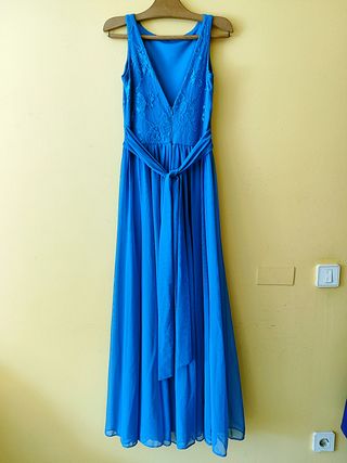 Vestido largo azul con espalda descubierta