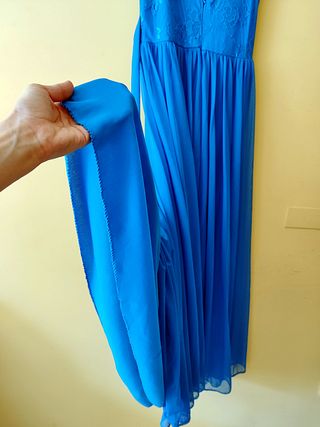 Vestido largo azul con espalda descubierta