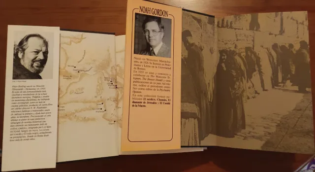 Dos libros: El rabino y La corona del mundo.