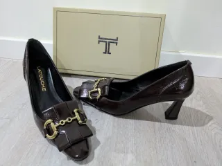 Zapatos de tacón Latouche. color burdeos talla 38.