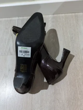 Zapatos de tacón Latouche. color burdeos talla 38.