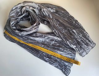 Fular gris plata