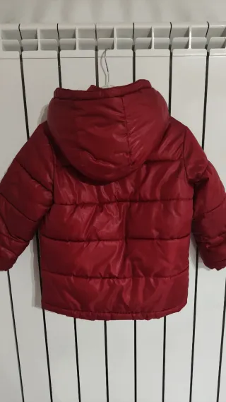 Giubbotto bambino rosso con cappuccio