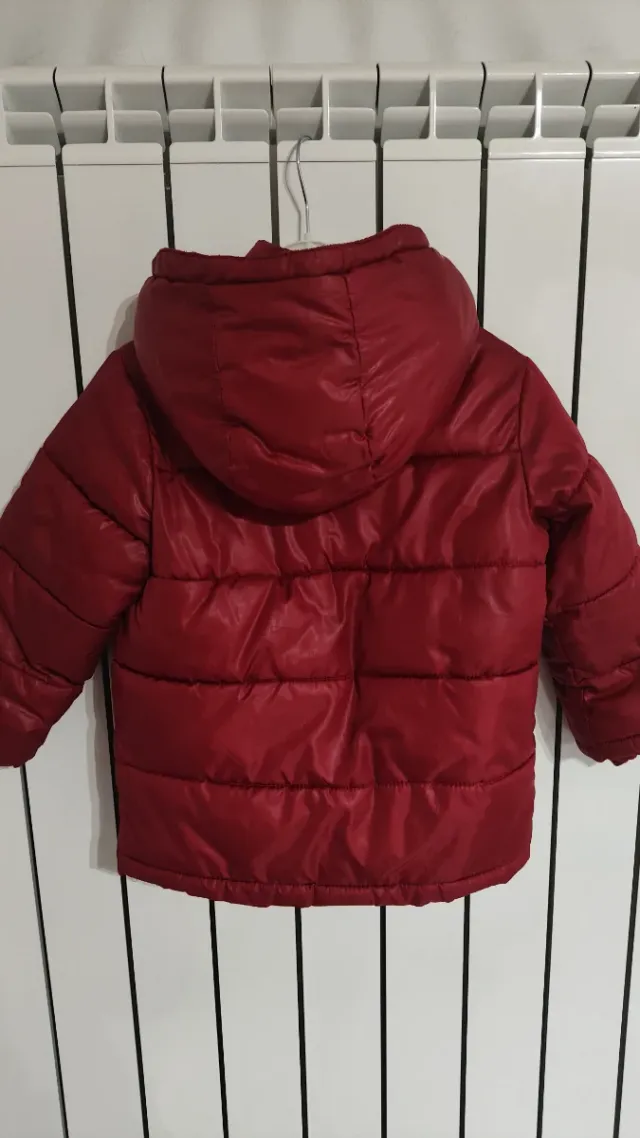 Giubbotto bambino rosso con cappuccio