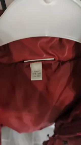 Giubbotto bambino rosso con cappuccio