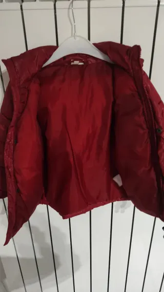 Giubbotto bambino rosso con cappuccio