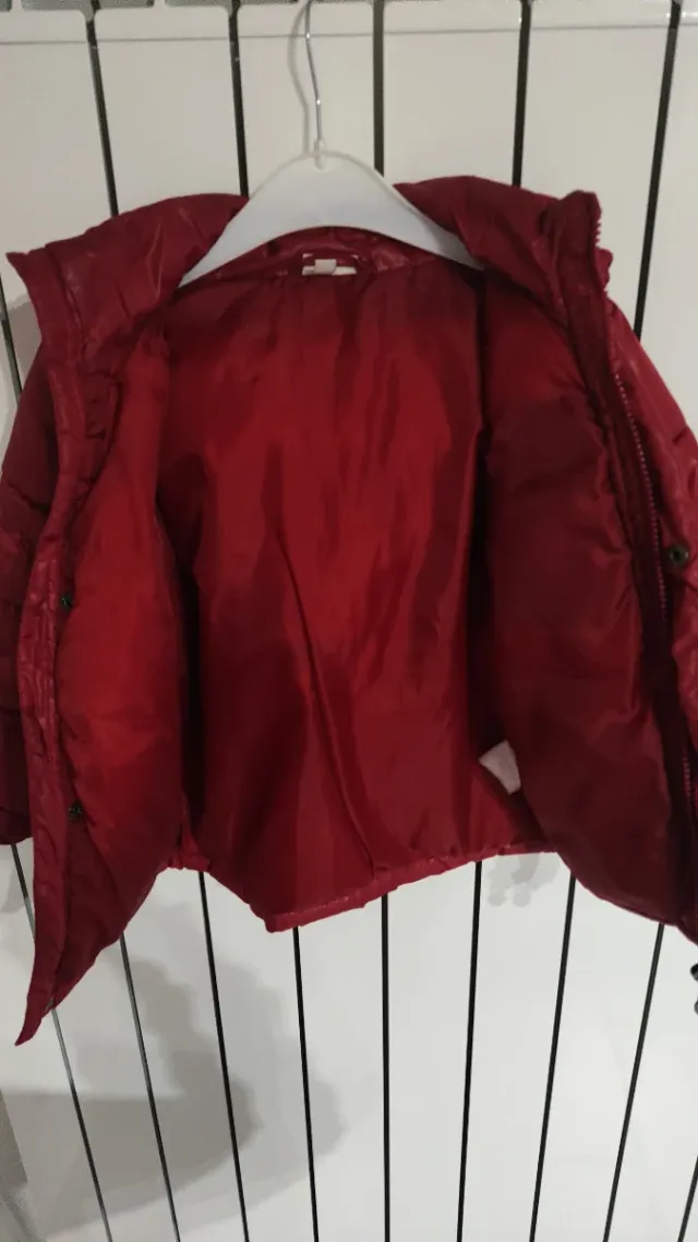 Giubbotto bambino rosso con cappuccio