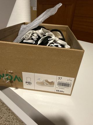 Zapatillas negras con plataforma blanca