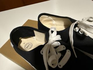 Zapatillas negras con plataforma blanca