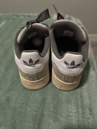 Adidas Campus Grises y Blancas