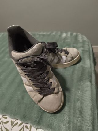 Adidas Campus Grises y Blancas