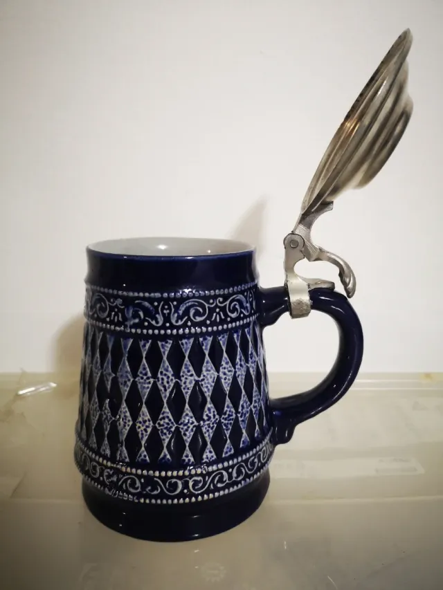 Caneca de Cerveja Alemã com Tampa de Metal Cerâmica Azul