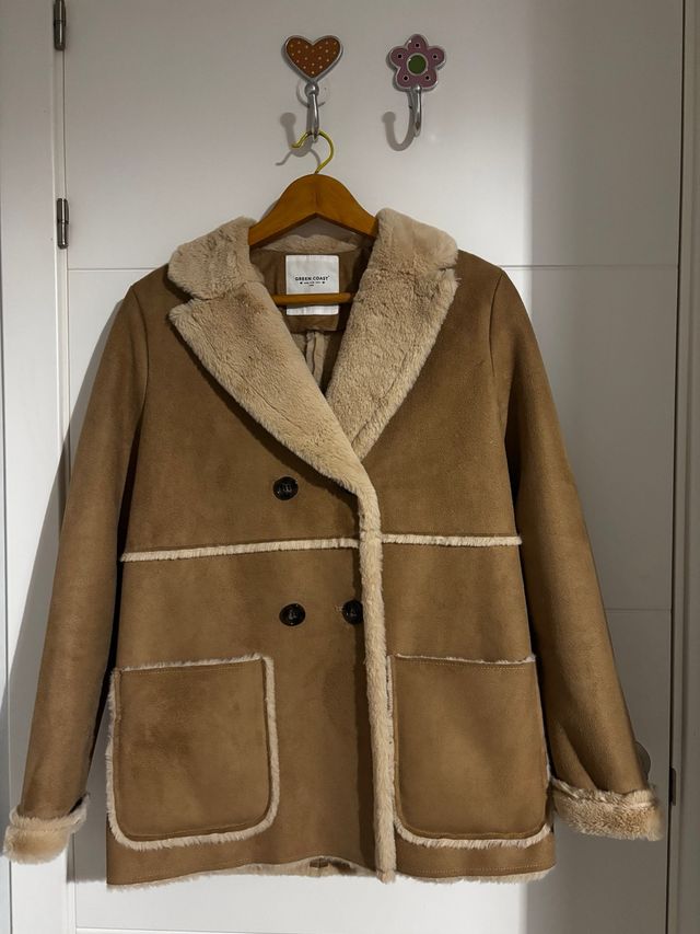 Abrigo efecto piel vuelta GREEN COAST