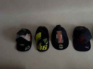 Lote de 4 Gorras Variadas