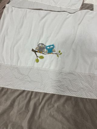 Conjunto completo para cuna con un tierno diseño d