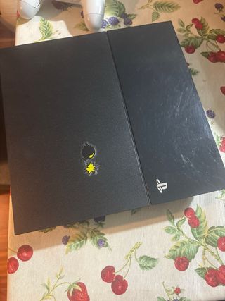 Playstation 4 PS4 Negra con Mando Blanco