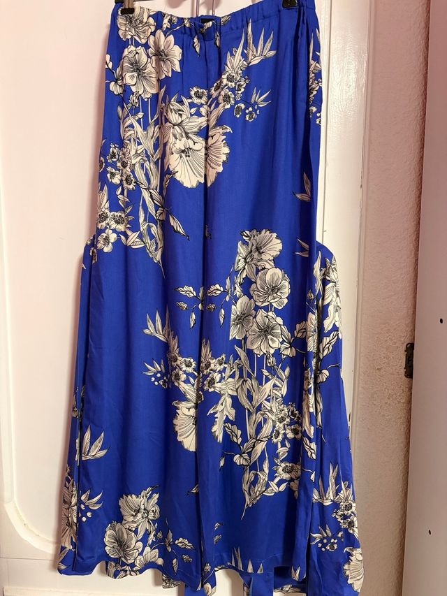 Conjunto floral azul y blanco