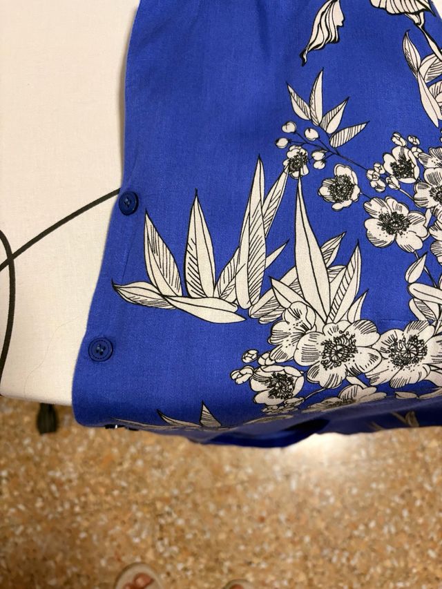 Conjunto floral azul y blanco