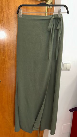 pantalon que parece falda larga verde con lazada