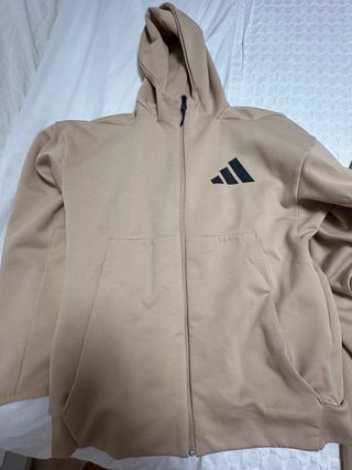 Chándal Adidas Beige con Logo