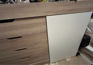 Cómoda madera y blanco