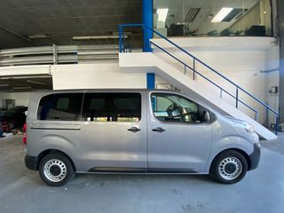 Peugeot Expert Combi BlueHDi 120cv SS Standard.