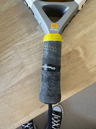 Pala de pádel Artengo 800d con funda