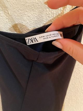 Camiseta tirantes negra ajustada