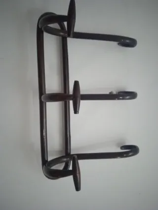 Percha antigua de madera