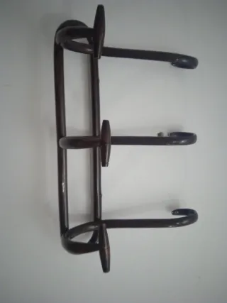 Percha antigua de madera