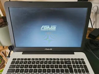 Portátil ASUS X-Series