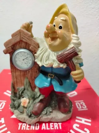 Figura decorativa de gnomo con termómetro