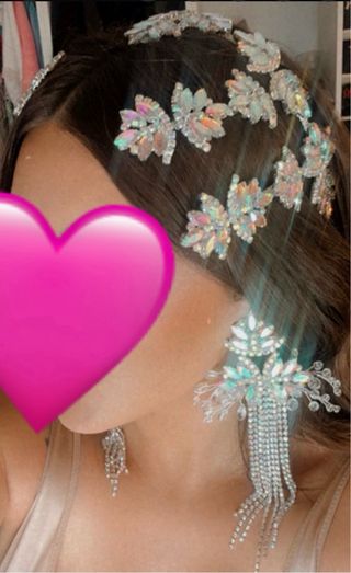 Corona y pendientes de novia plateados