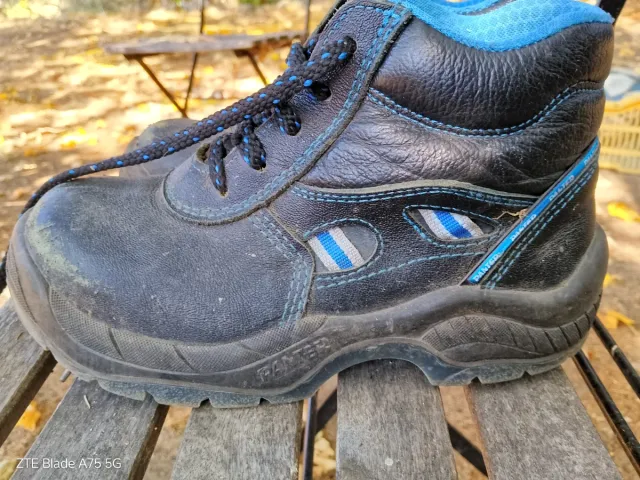 Botas de trabajo negras y azules