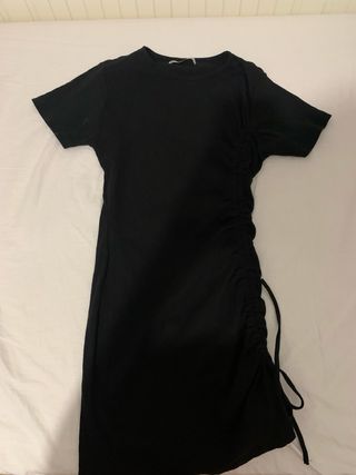 Vestido negro con cordones